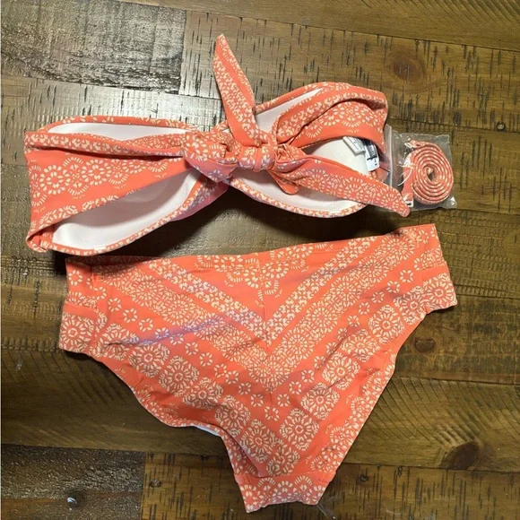 Robin Piccone Coral and Cream Bikini - Picture 4 of 4